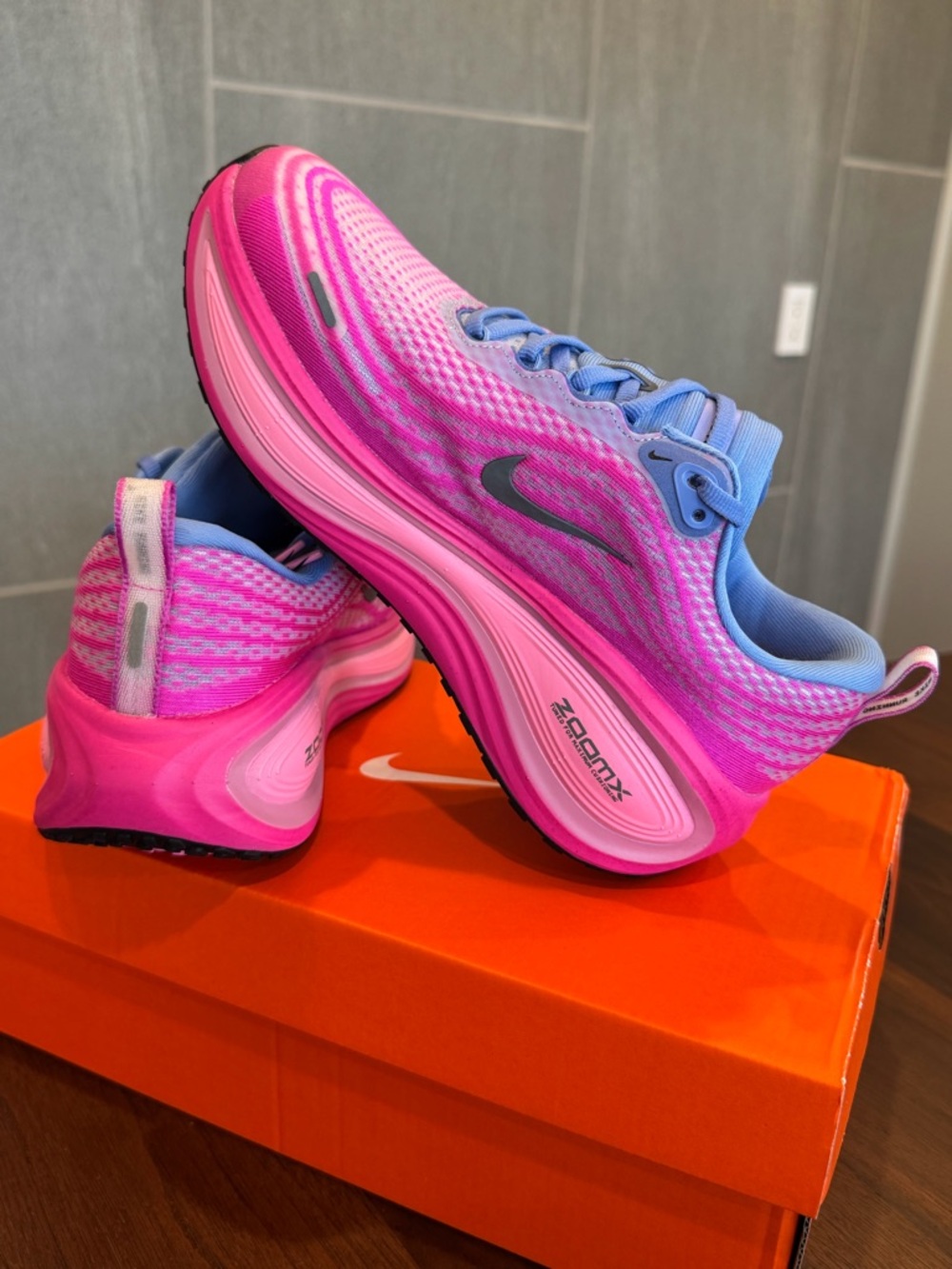 Women’s Nike Vomero Plus - Picture 3 of 5